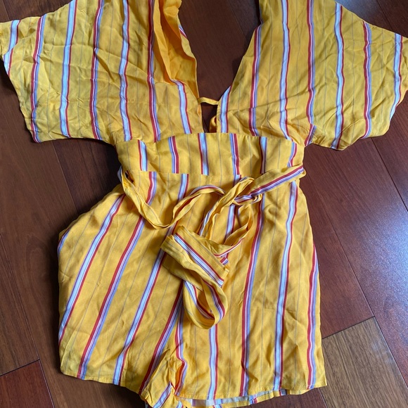 NWT romper by Le Lis - Picture 9 of 16
